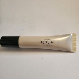 Liquid Highlighter with Vitamin E - Cream